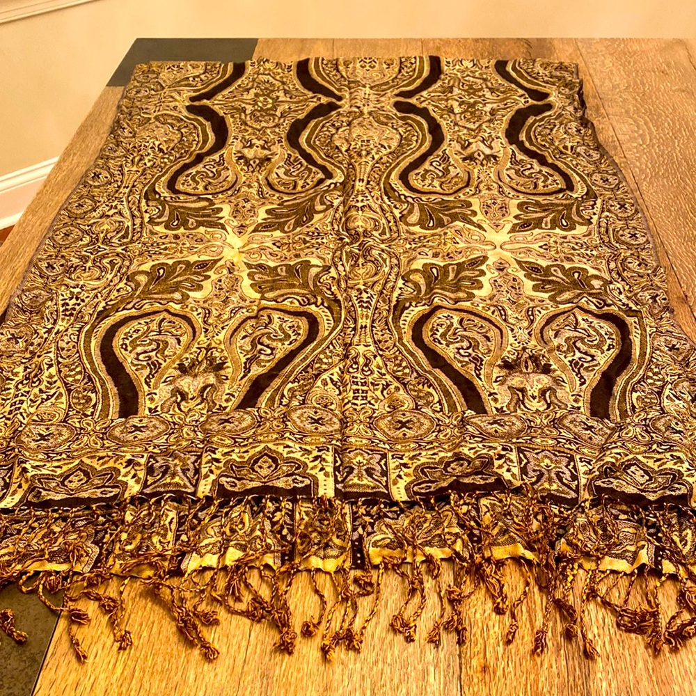Bindya New York Fringed Shawl/oversized scarf